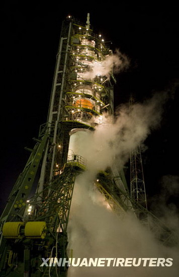 21日，在哈薩克斯坦境內的拜科努爾航天發射中心，俄羅斯“聯盟TMA-17”載人飛船矗立在發射塔上。