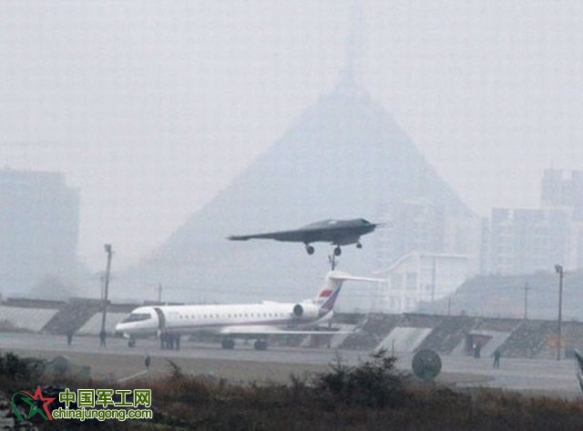 中國&ldquo;利劍&rdquo;隱身無人攻擊機(jī)成功首飛