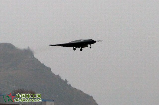 中國&ldquo;利劍&rdquo;隱身無人攻擊機(jī)成功首飛